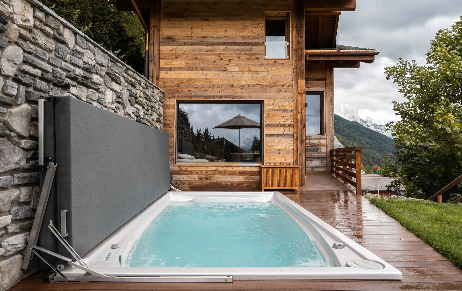 USSPA Swim Spa M kompakt auf einer Terrasse geplant