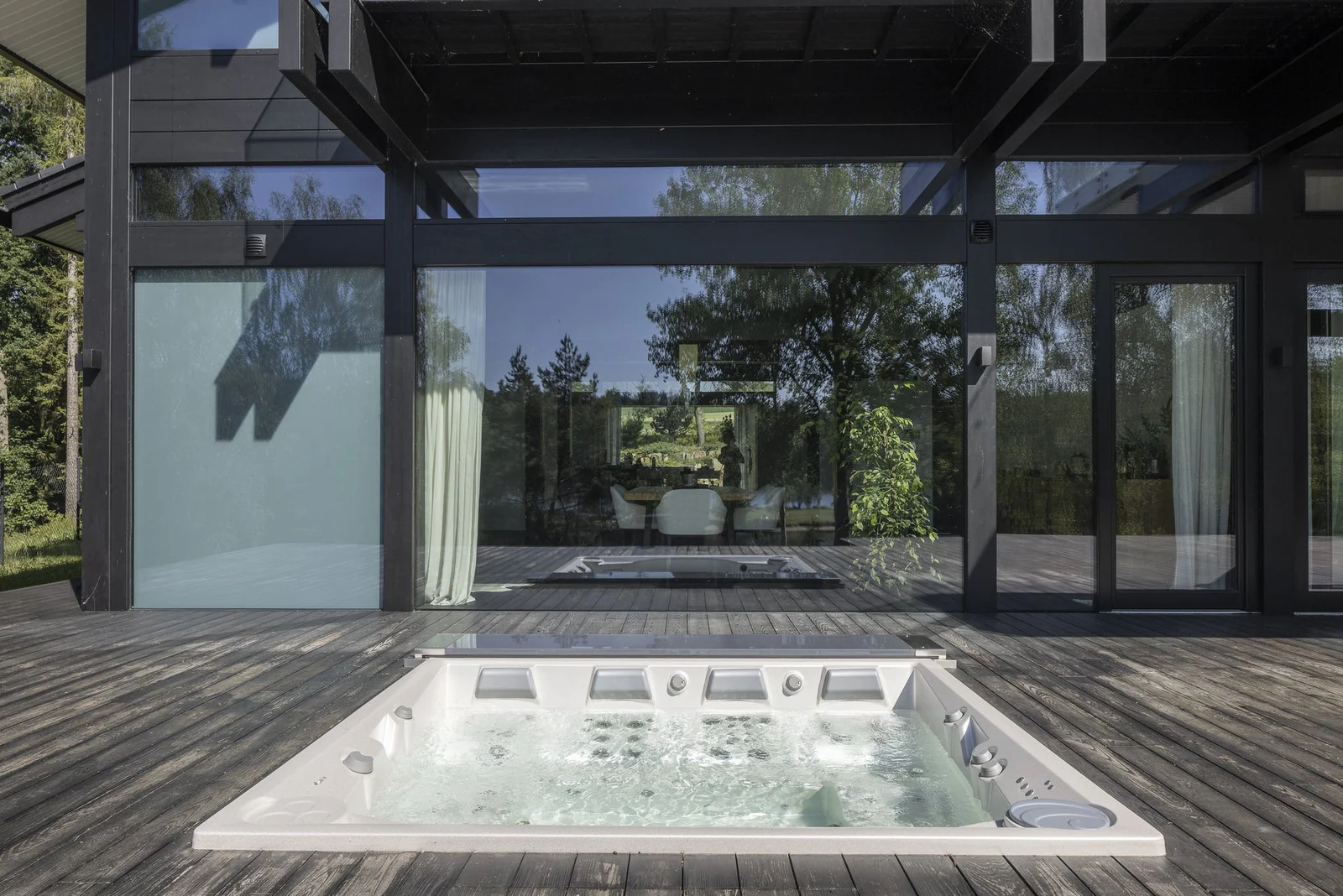 Privater Wellnessbereich mit USSPA Whirlpool