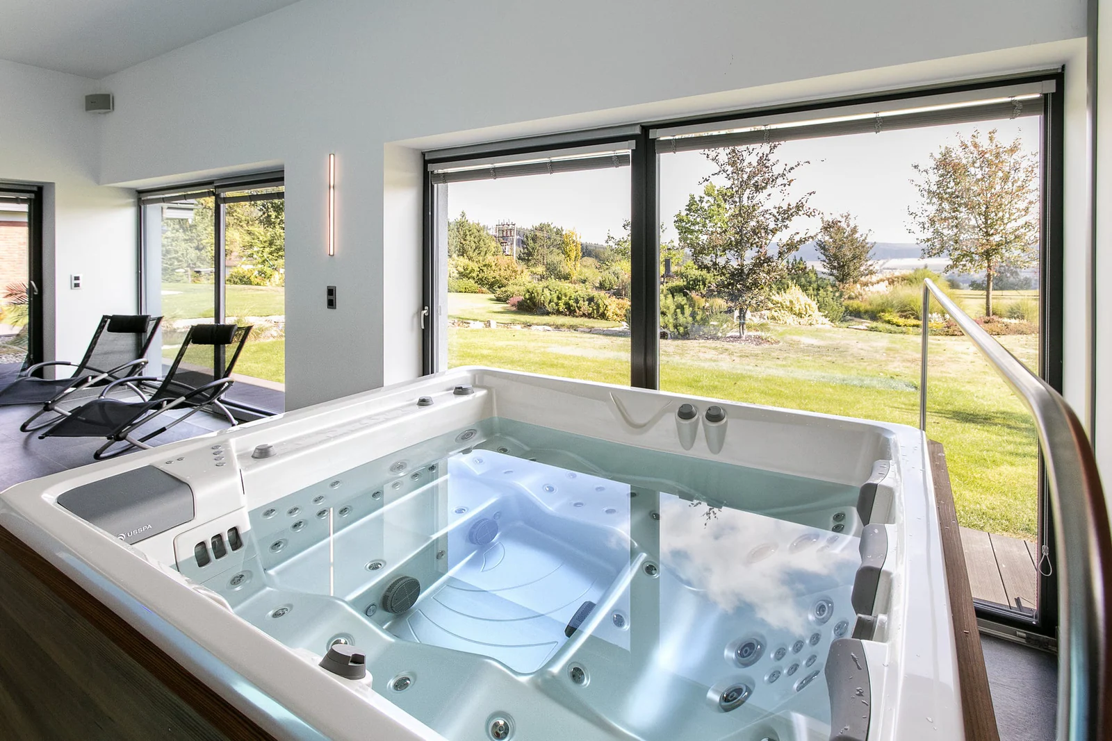 USSPA Persea iN Whirlpool in moderner Umgebung